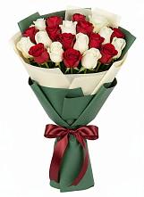 Букет Микс из красных и белых роз в Ямуге