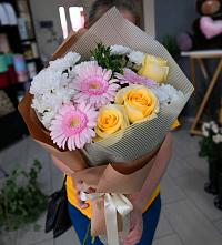 Букет цветов из:  Герберы, Розы и Хризантемы в Ямуге