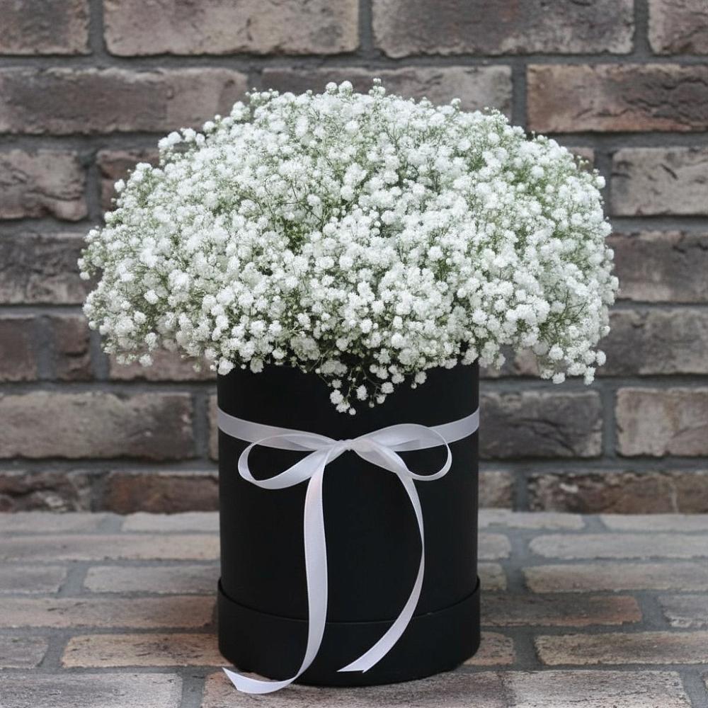 Цветочная композиция из Гипсофила в шляпной коробке в Ямуге