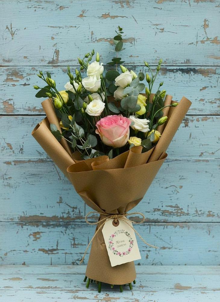 Букет цветов из: Розы и Лизиантусы в Ямуге