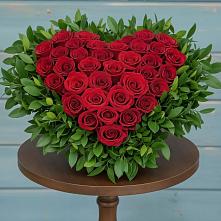 Цветочная композиция из Розы в виде сердца в Ямуге