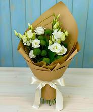 Букет цветов из:  Хризантемы и Лизиантусы в Ямуге