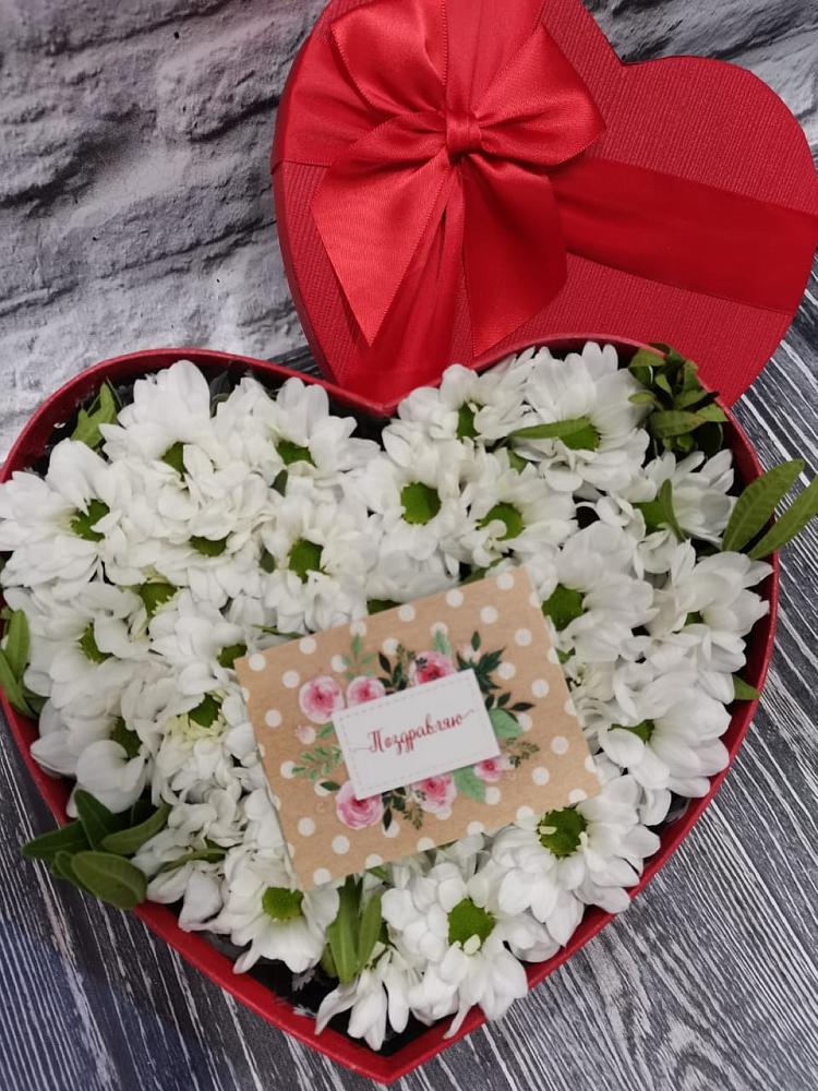 Цветочная композиция из Хризантемы в виде сердца в Ямуге