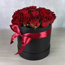 Цветочная композиция из Розы в шляпной коробке в Ямуге