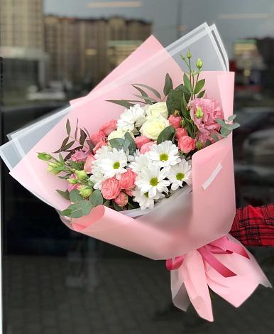 Букет цветов из: Розы, Лизиантусы и Хризантемы в Ямуге
